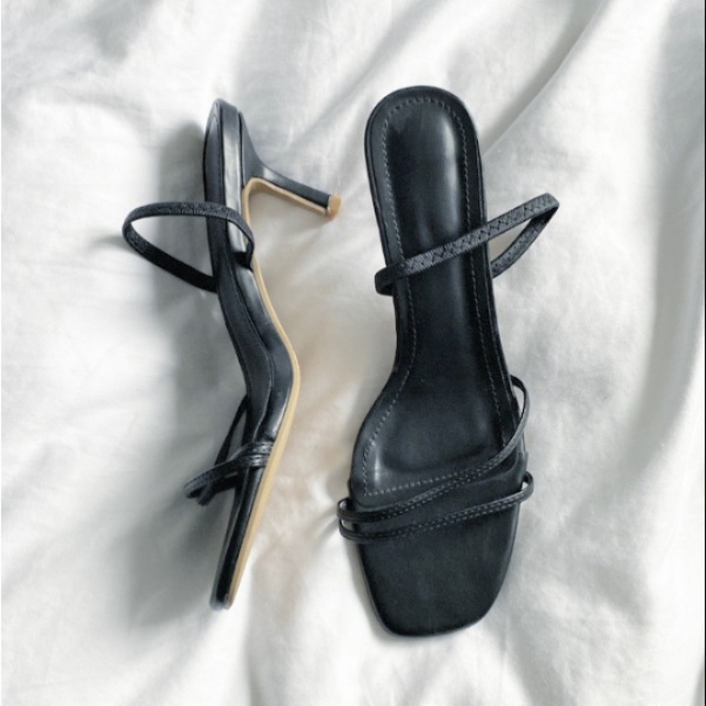 Black kitten heels